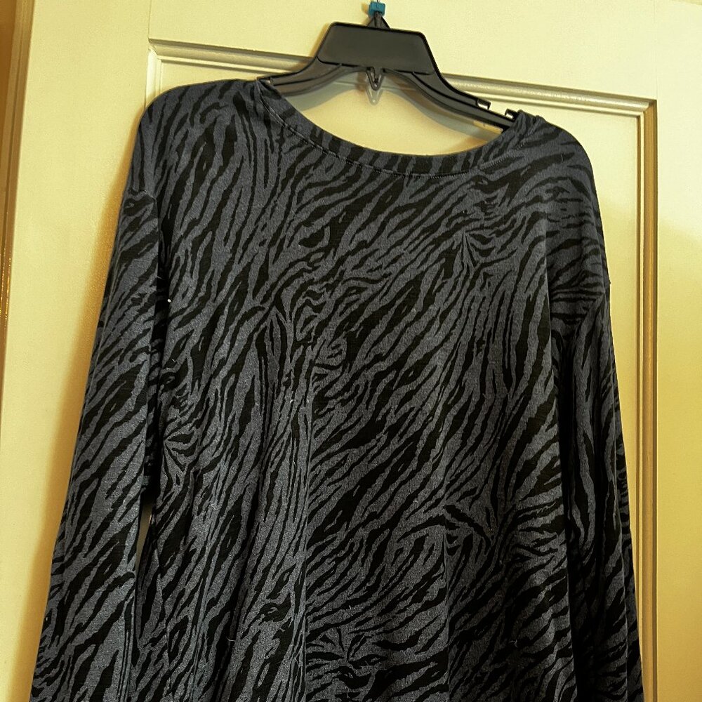 Sundry Animal Print Top / Soft Sweatshirt Feel (Size 3 / Worn Twice)